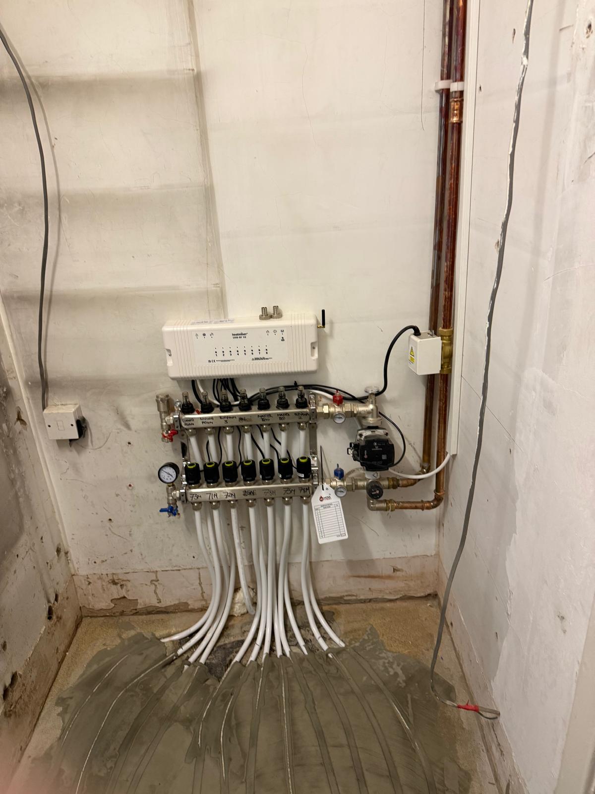 Zoned Heatmiser manifold with actuators wired for multi-room control